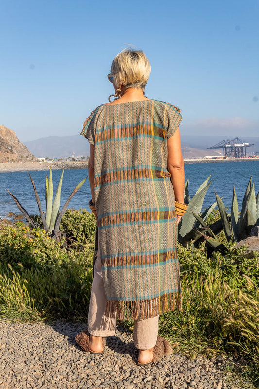 Huipil largo 100% algodón tejido en telar de pedal tradicional por artesano mexicano. Diseño original mexicano.