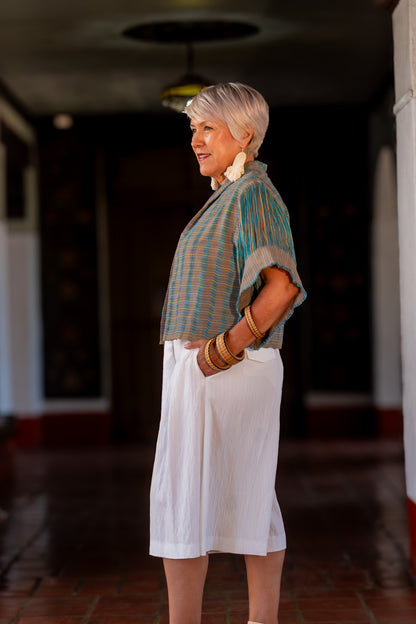 Chaleco de diseño mexicano, con textil tradicional y diseño contemporáneo. Textil tejido a mano en telar de pedal hecho en México. Pieza única de arte que puedes vestir.