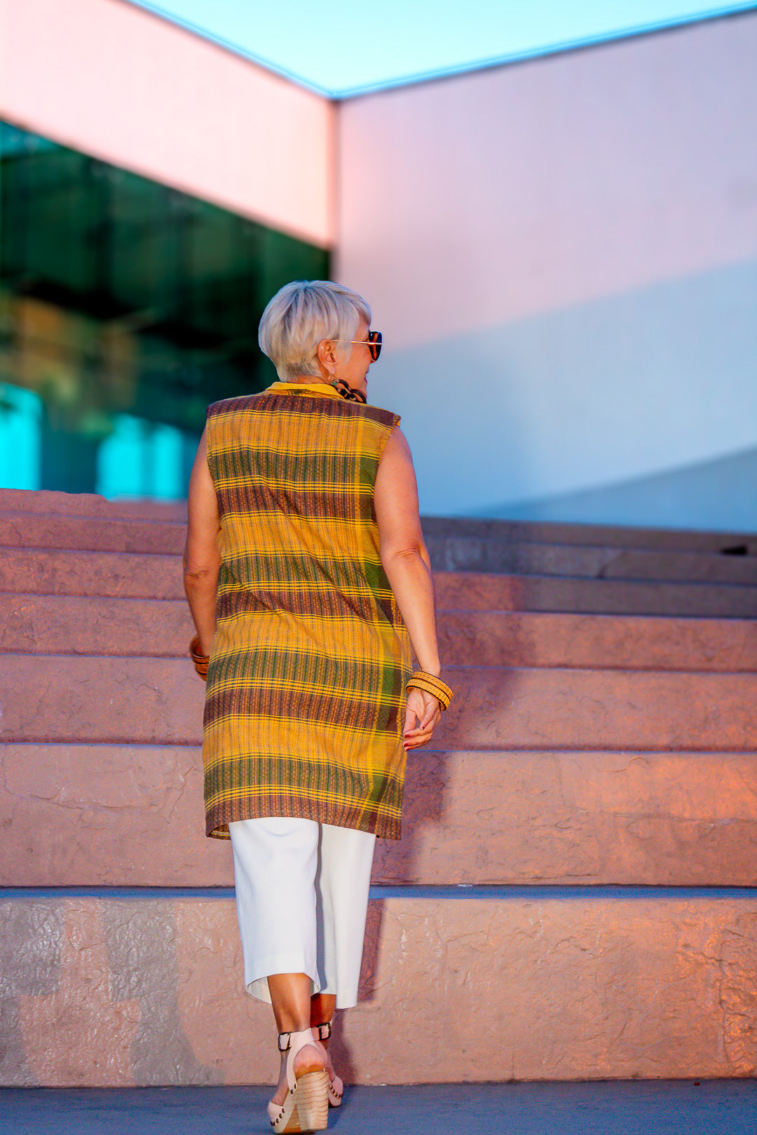 Chaleco Raíz, moda artesanal contemporánea  hecha a mano en telar de pedal 3