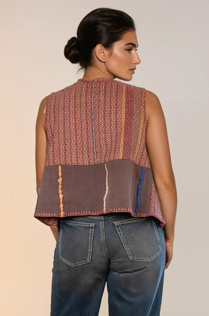 Chaleco Yagul con textil 100% algodón tejido en telar de pedal. Pieza única.