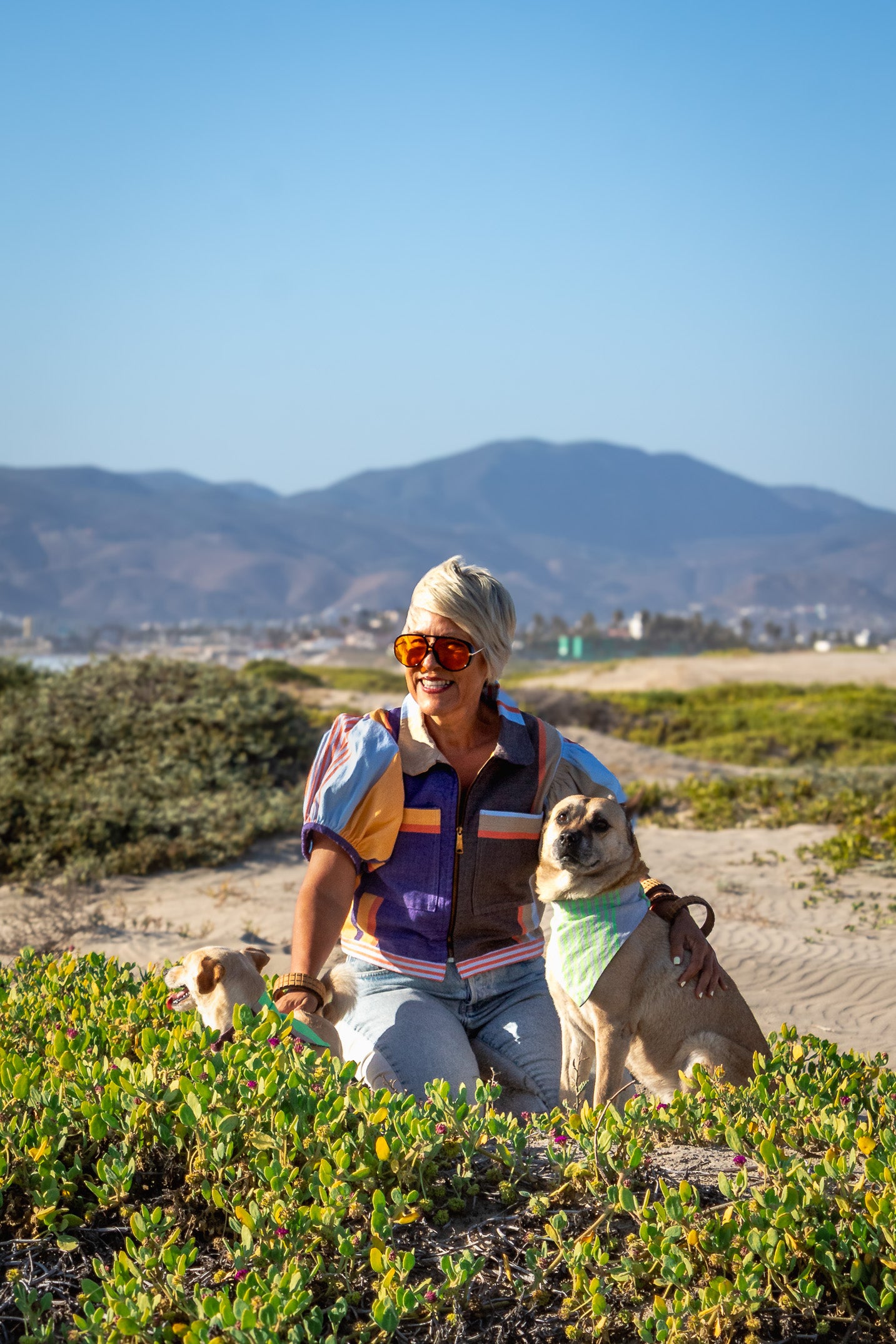 Chamarra con textil artesanal tejido en telar de pedal. Diseño original de Nativa de Corazón. Pieza única.